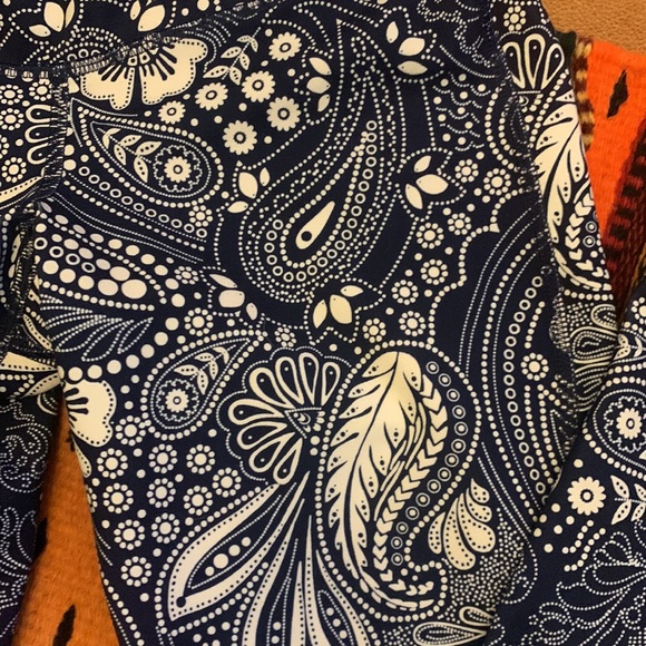 Old Navy Active Small Petite Go-Dry Workout Leggings - Picture 5 of 8